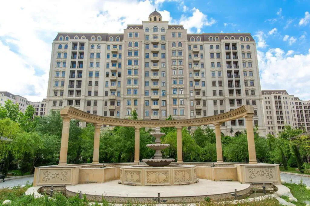 4-комн. квартира в аренду, 207 м², Низаминский, Баку. Фото 1