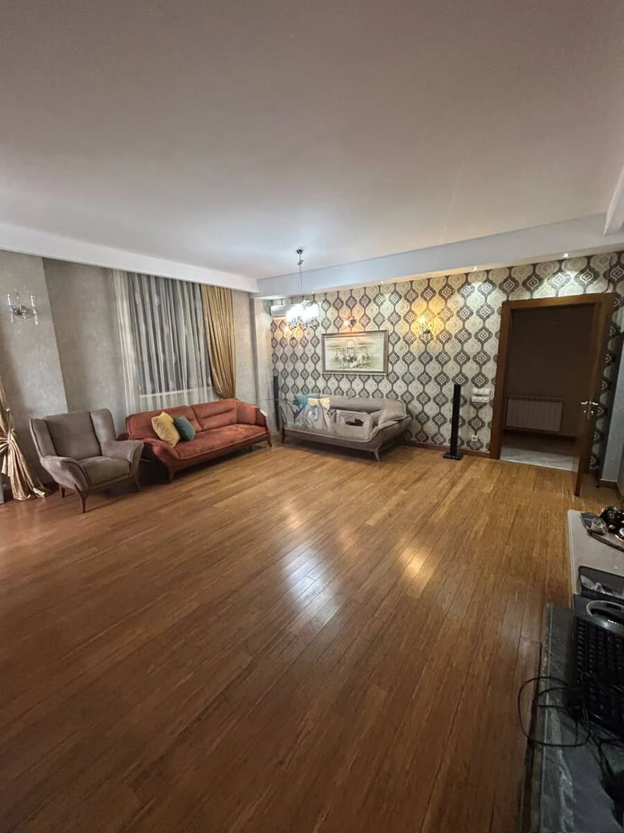3-комн. квартира 127 м², Ясамальский район, Баку. Фото 1
