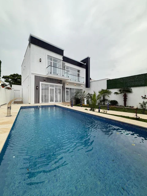 4 otaqlı 270 m² fərdi ev