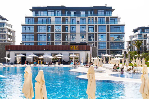 Sea Breeze Polo Residences