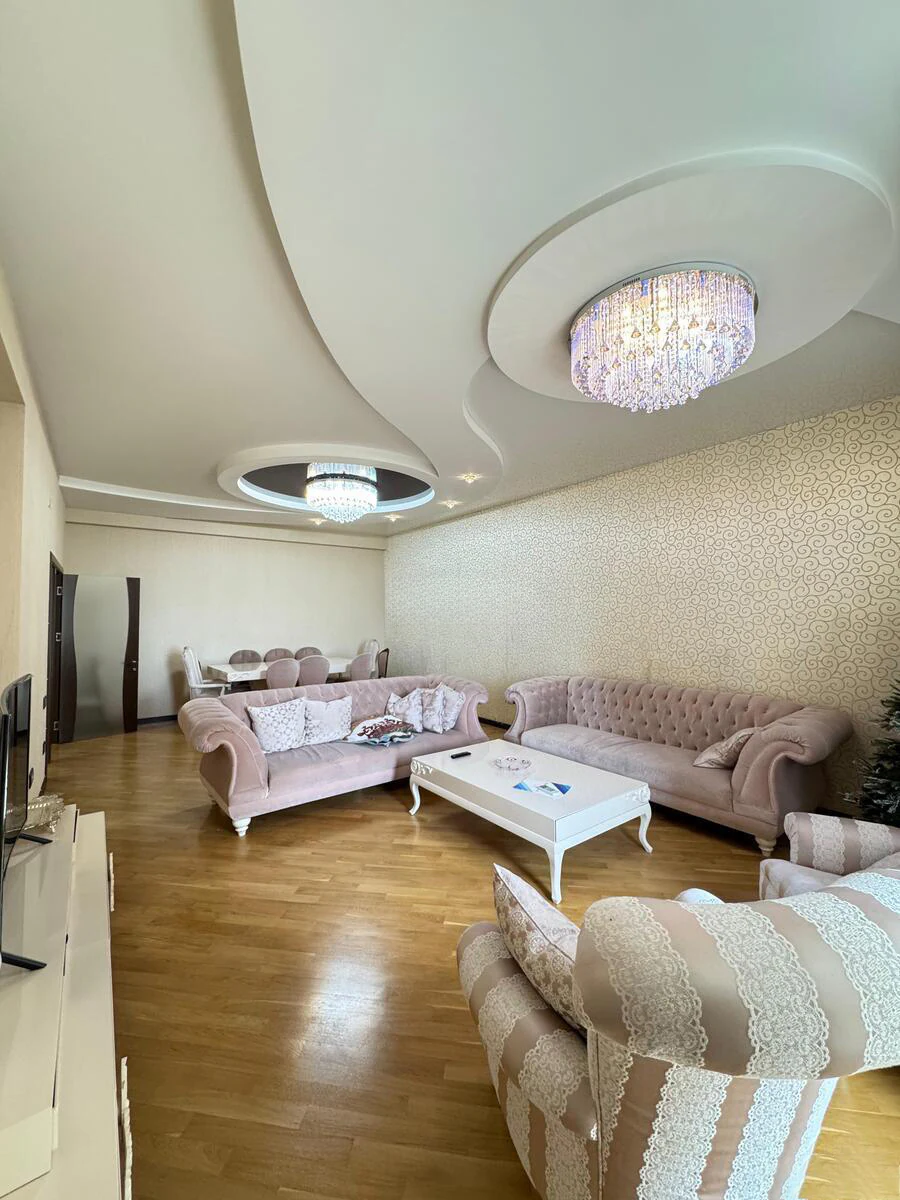 4 otaqlı 221 m² mənzil, Yasamal rayonu, Bakı. Foto 1