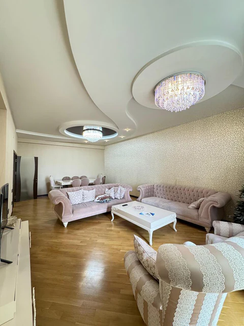 Satış: 4 otaqlı 221 m² mənzil