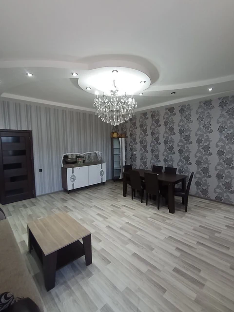 Kirayə: 3 otaqlı 130 m² mənzil