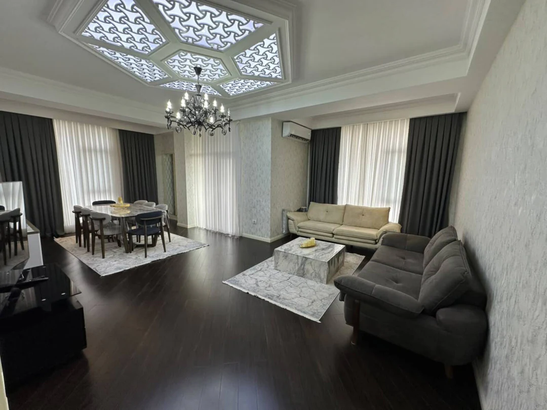 3-комн. квартира в аренду, 160 м², Наримановский район, Баку. Фото 1