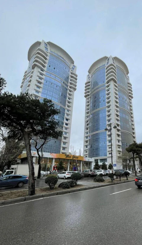 4 otaqlı 245 m² mənzil