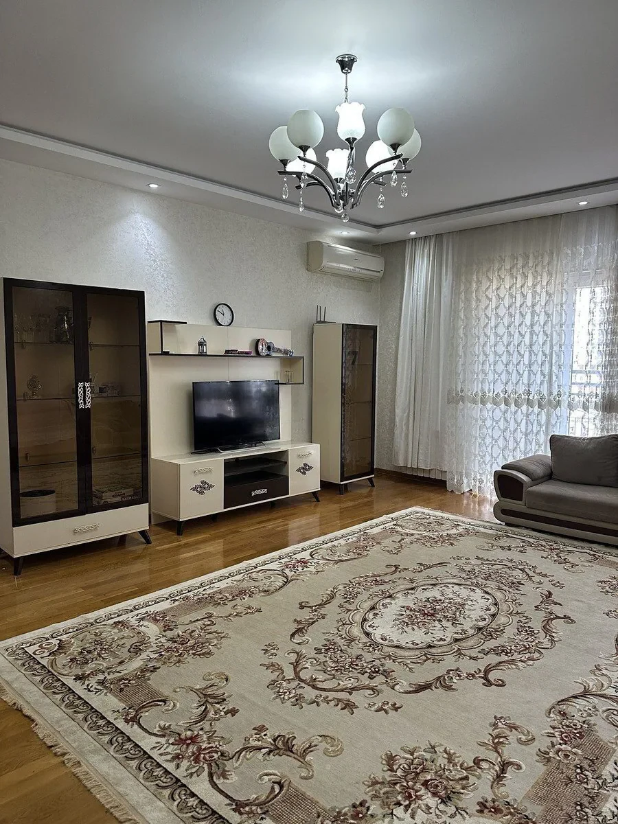 3-комн. квартира в аренду, 140 м², Насиминский район, Баку. Фото 1