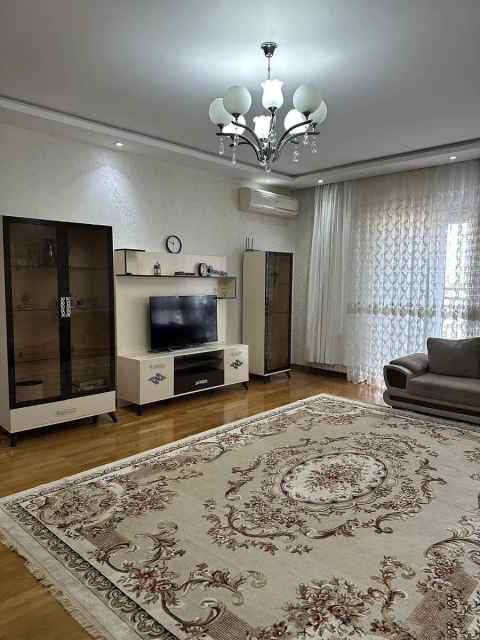 Аренда: 3-комн. квартира 140 м²
