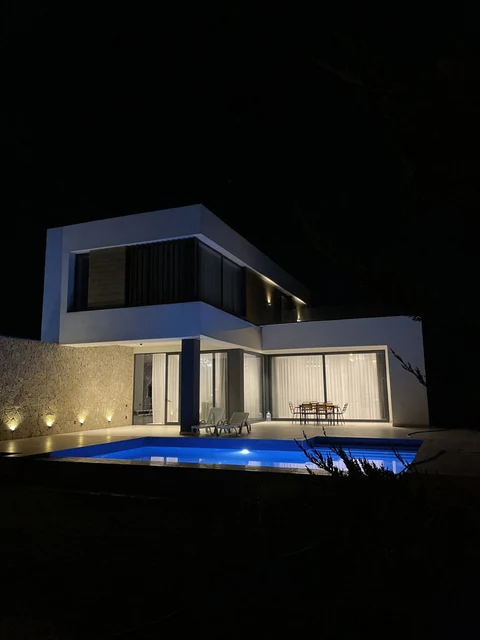 4 otaqlı 250 m² fərdi ev