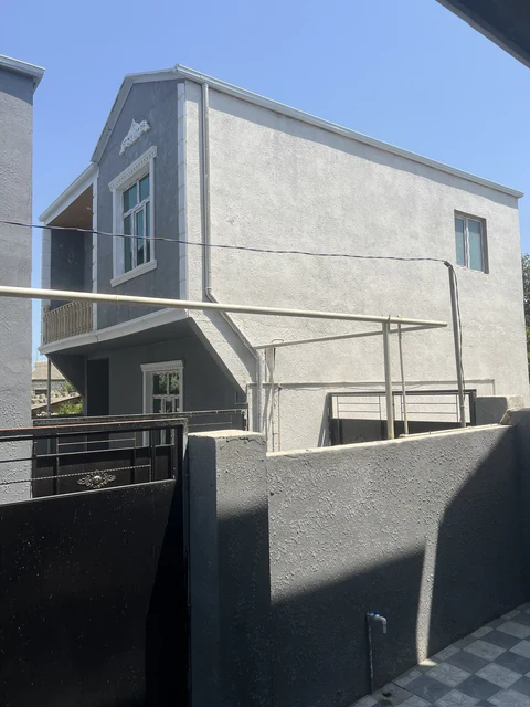4 otaqlı 130 m² fərdi ev