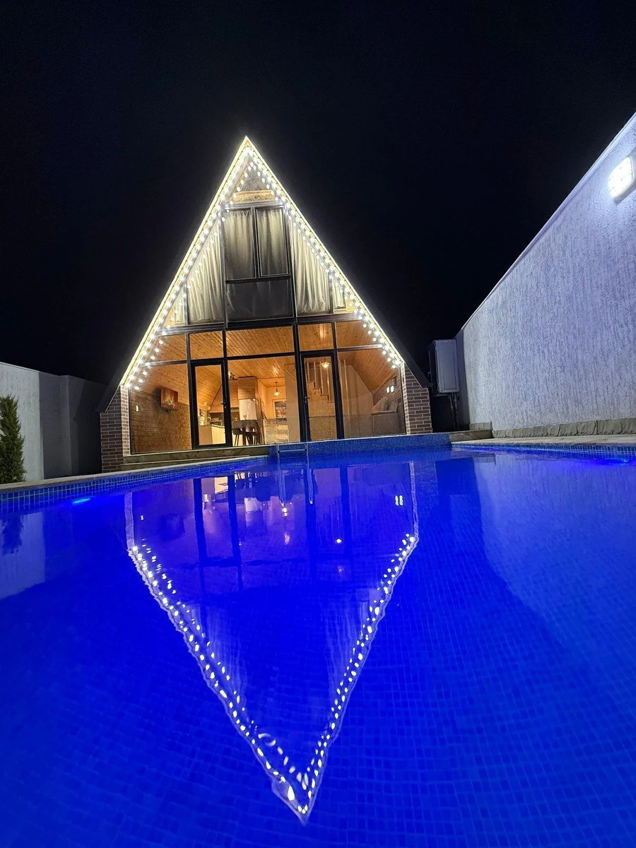 Günlük kirayə 4 otaqlı 100 m² fərdi ev, Xəzər rayonu, Bakı. Foto 1