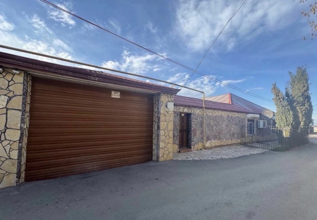 11 otaqlı 350 m² fərdi ev, Gəncə. Foto 1