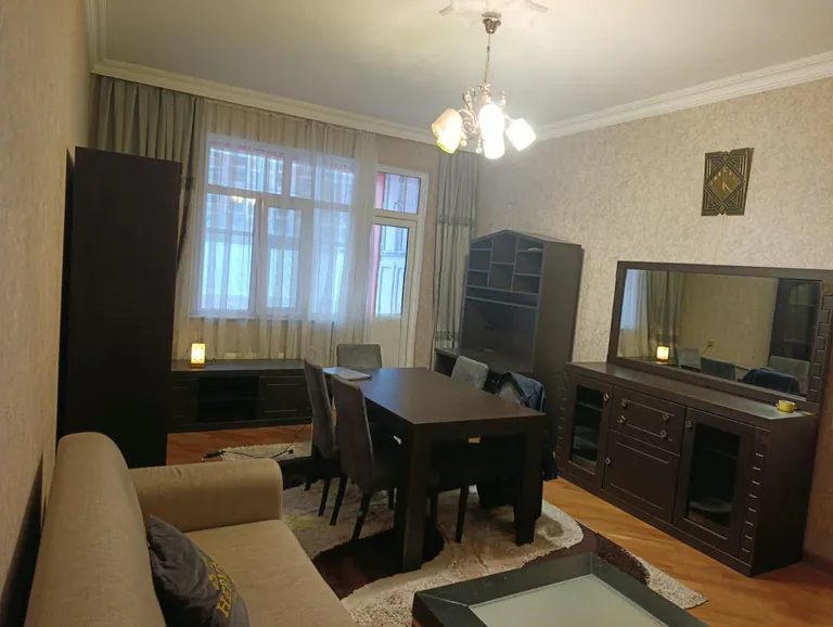 Kirayə: 2 otaqlı 75 m² mənzil