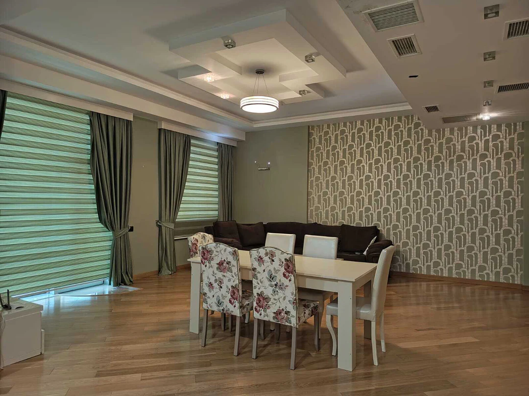 Kirayə 3 otaqlı 160 m² mənzil, Yasamal rayonu, Bakı. Foto 1