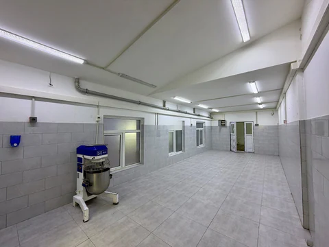 300 m² obyekt