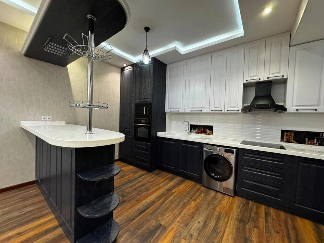 Kirayə 3 otaqlı 120 m² mənzil, Xətai rayonu, Bakı — 14-ci mərtəbə. Foto 1