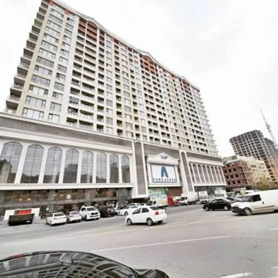 Kirayə 2 otaqlı 79 m² mənzil, Xətai rayonu, Bakı — 13-ci mərtəbə. Foto 1