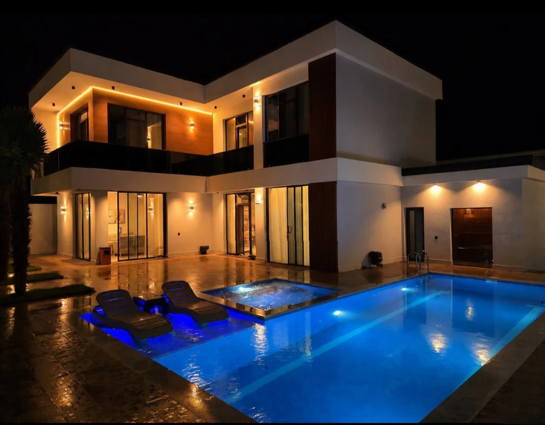 Günlük kirayə 6 otaqlı 280 m² fərdi ev, Qəbələ rayonu. Foto 1