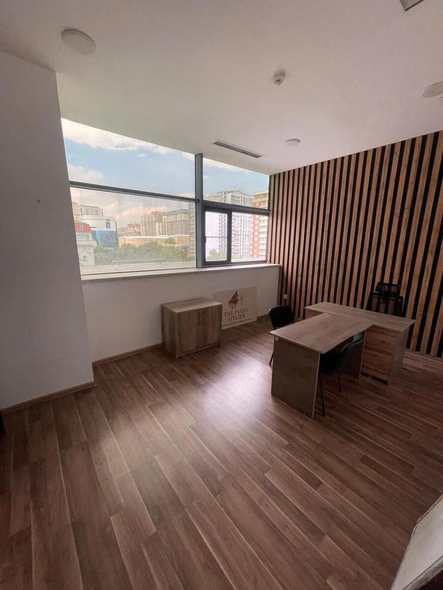 Kirayə: 20 m² ofis, Nəsimi rayonu, Bakı — Şamil Əzizbəyov küçəsi. Foto 1