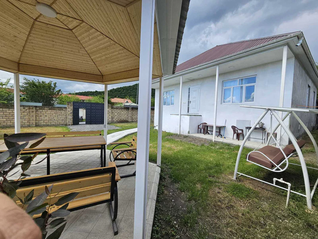 Günlük kirayə 4 otaqlı 150 m² fərdi ev, Qəbələ rayonu. Foto 1