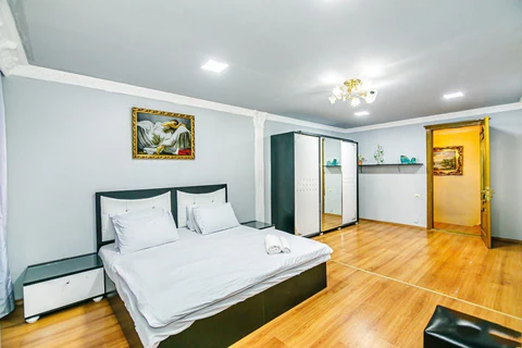 Günlük kirayə 4 otaqlı 140 m² mənzil