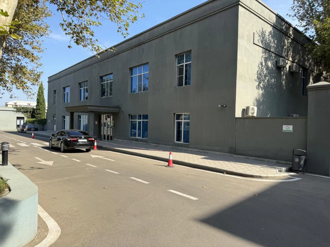 Kirayə 600 m² ofis, Gəncə. Foto 1