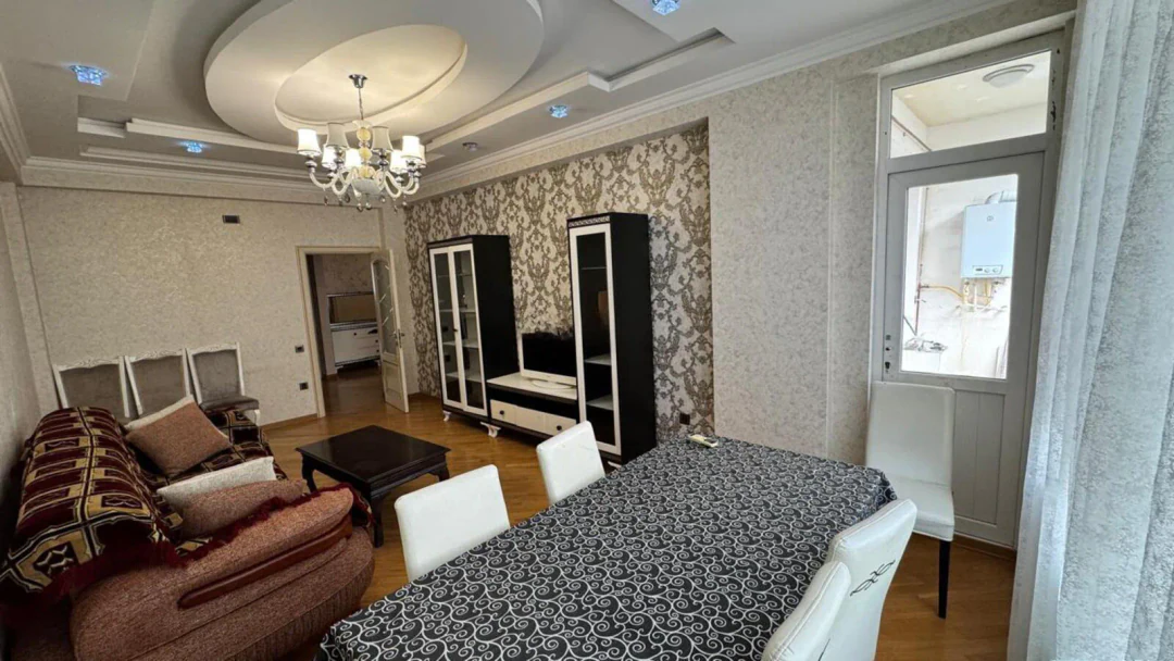 Günlük kirayə 2 otaqlı 93 m² mənzil, Nərimanov rayonu, Bakı. Foto 1