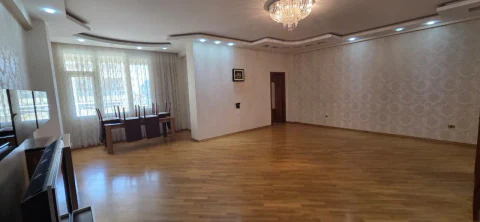 Satış: 4 otaqlı 200 m² mənzil