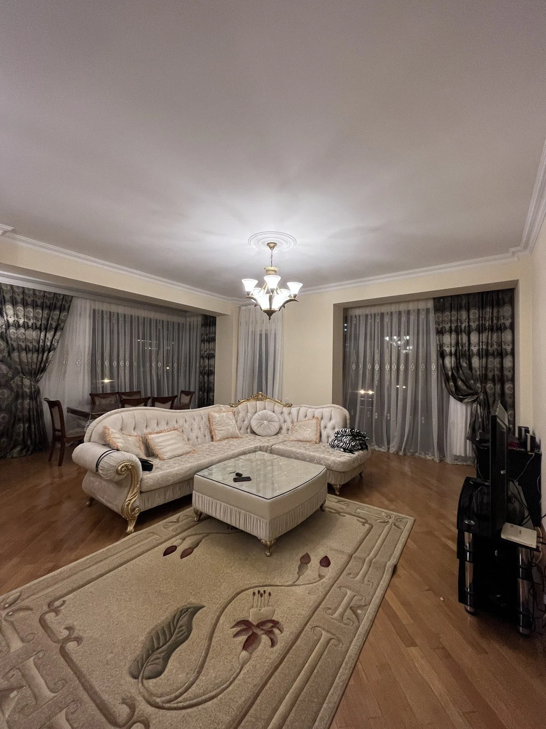 4-комн. квартира в аренду, 145 м², Сабаильский район, Баку. Фото 1