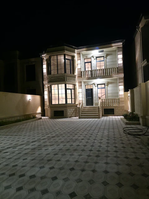 6 otaqlı 270 m² fərdi ev