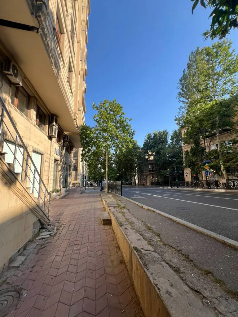 Kirayə: 300 m² obyekt
