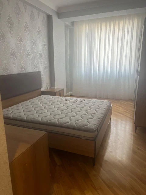 Kirayə: 2 otaqlı 76 m² mənzil