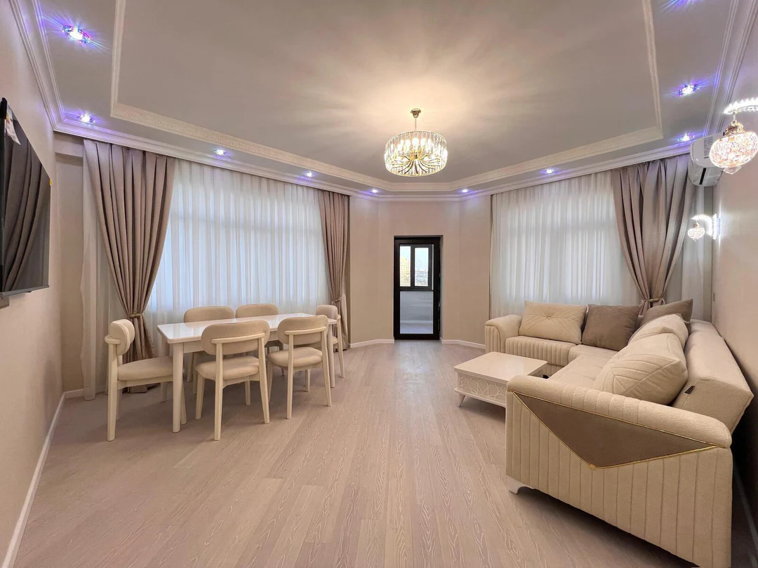 Kirayə 2 otaqlı 100 m² mənzil, Xətai rayonu, Bakı — 10-ci mərtəbə. Foto 1