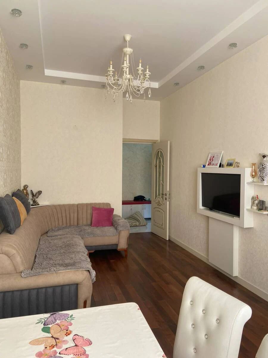 Kirayə 2 otaqlı 80 m² mənzil, Yasamal rayonu, Bakı — 2-ci mərtəbə. Foto 1