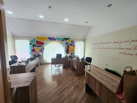 Kirayə: 400 m² ofis
