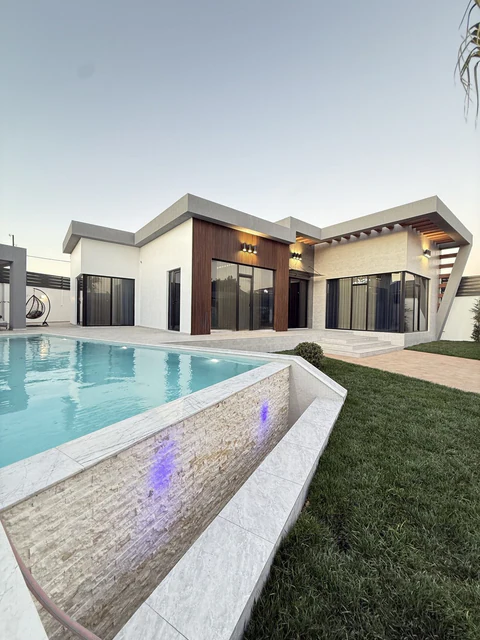 5 otaqlı 260 m² fərdi ev