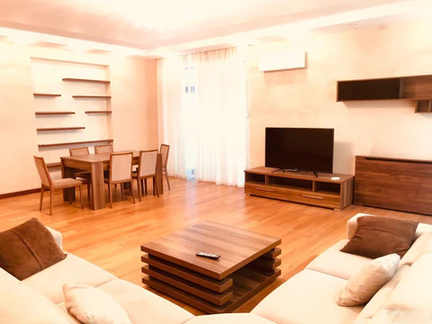 Kirayə: 3 otaqlı 170 m² mənzil