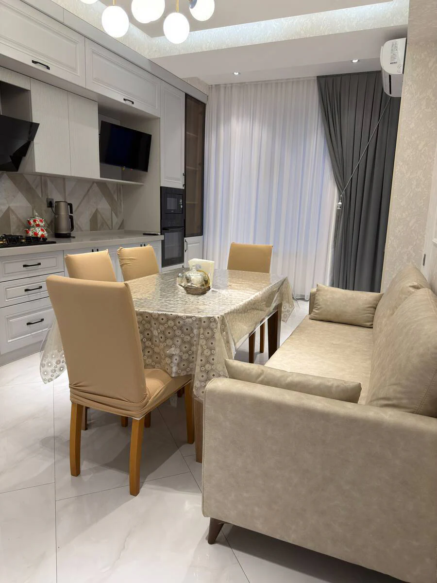 Günlük kirayə 3 otaqlı 80 m² mənzil, Nəsimi rayonu, Bakı. Foto 1