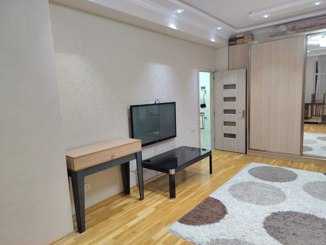 Günlük kirayə 2 otaqlı 55 m² mənzil, Yasamal rayonu, Bakı. Foto 1