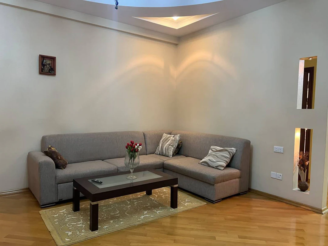 Kirayə 4 otaqlı 160 m² mənzil, Nəsimi rayonu, Bakı — 6-ci mərtəbə. Foto 1