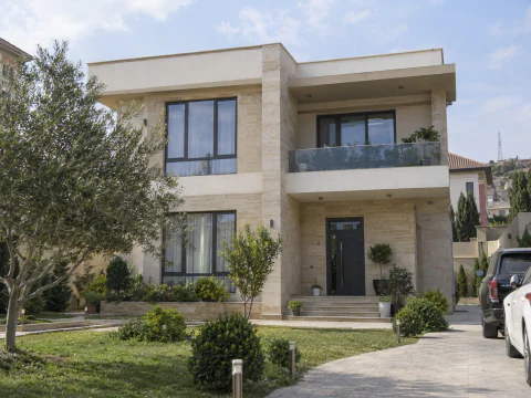 7 otaqlı 360 m² fərdi ev