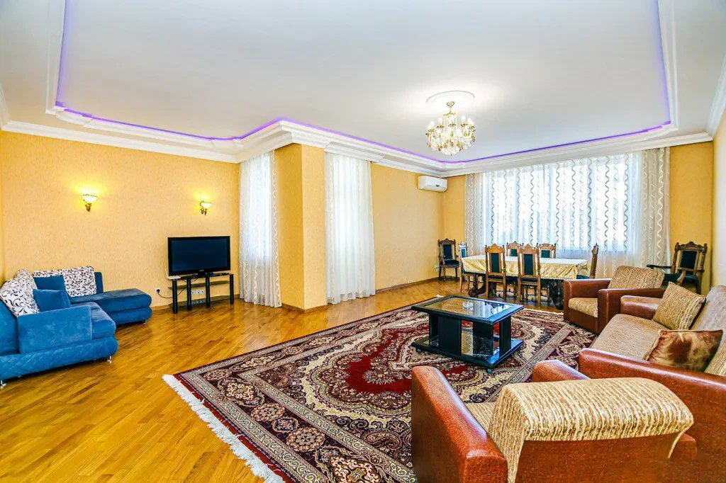 3-комн. квартира посуточно, 160 м², Насиминский район, Баку. Фото 1