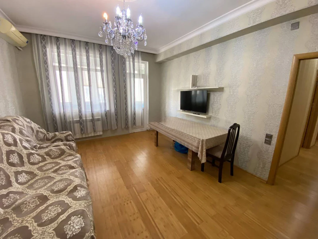 Kirayə 2 otaqlı 85 m² mənzil, Xətai rayonu, Bakı — 13-ci mərtəbə. Foto 1