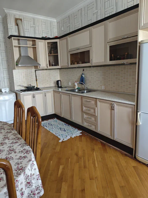 Kirayə: 2 otaqlı 67 m² mənzil
