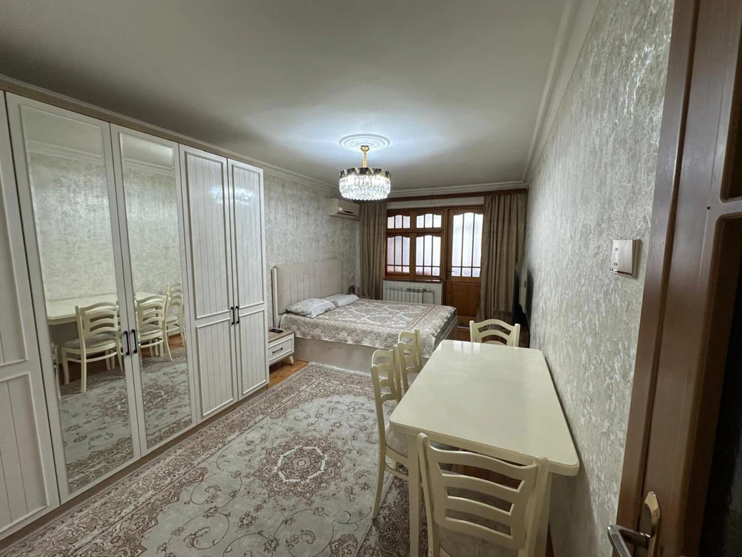 Kirayə 4 otaqlı 100 m² mənzil, Nizami, Bakı — 5-ci mərtəbə. Foto 1