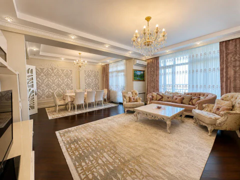 Satış: 4 otaqlı 240 m² mənzil
