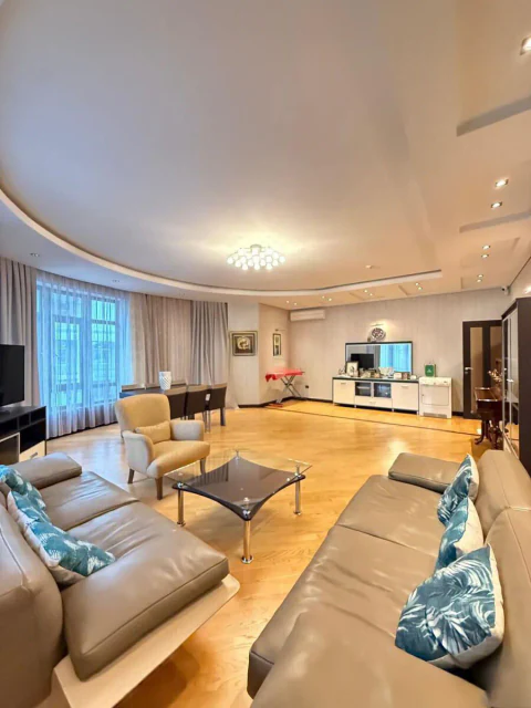 Satış: 4 otaqlı 240 m² mənzil