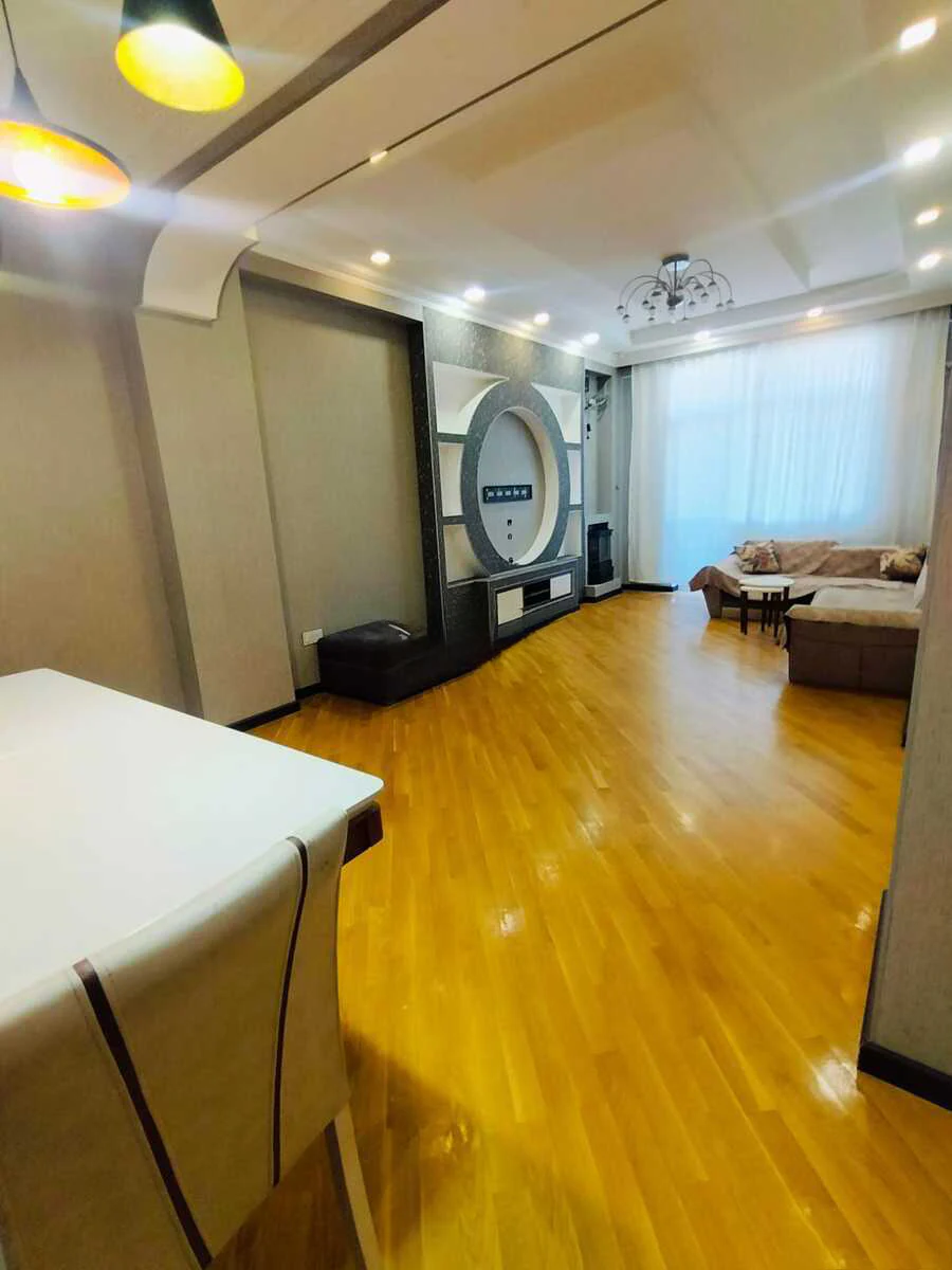 Kirayə 3 otaqlı 130 m² mənzil, Xətai rayonu, Bakı — 11-ci mərtəbə. Foto 1