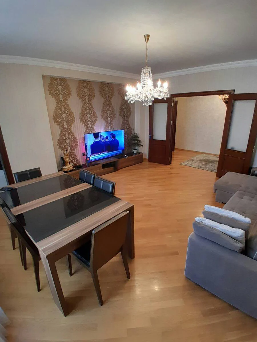 3 otaqlı 105 m² mənzil, Nizami, Bakı — 7-ci mərtəbə. Foto 1