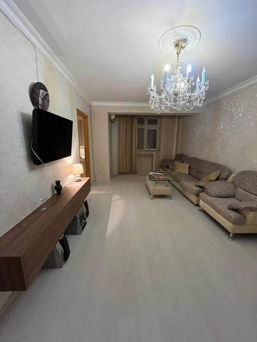 Kirayə 3 otaqlı 100 m² mənzil, Yasamal rayonu, Bakı. Foto 1