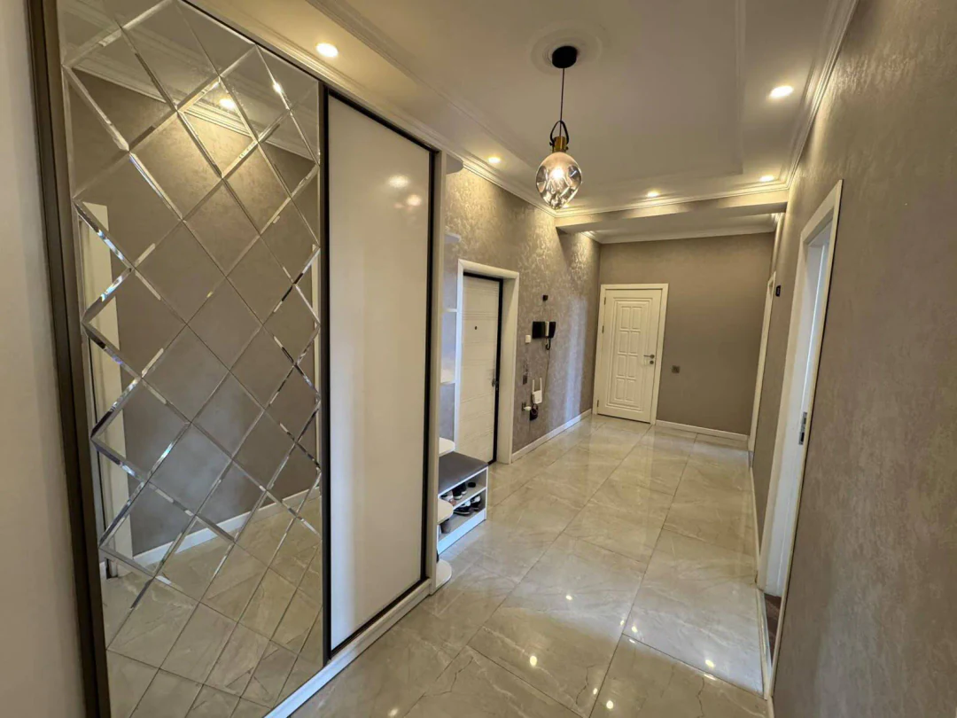 3 otaqlı 105 m² mənzil, Nizami, Bakı — 5-ci mərtəbə. Foto 1